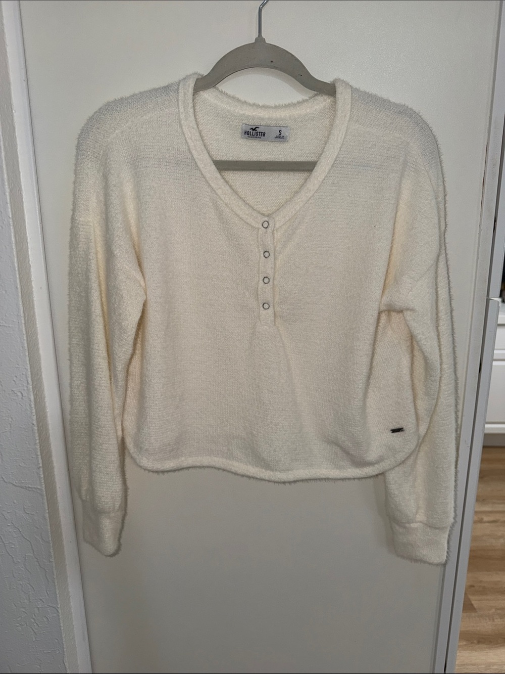 Hollister Cream Button-Front Henley Pullover Sweater | S